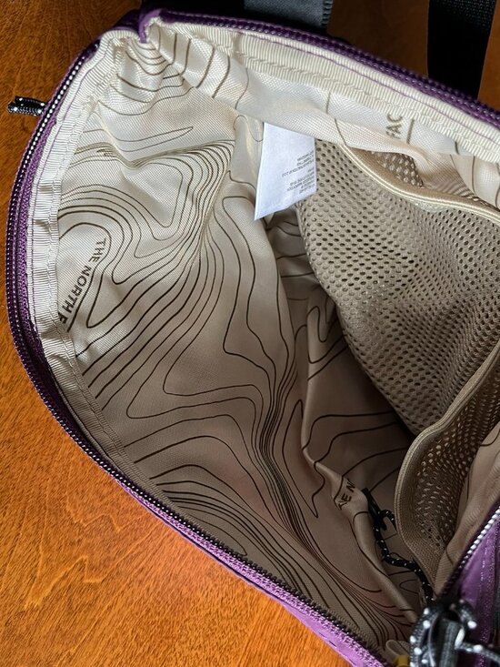 The North Face Mountain Crossbody bag NWT - Picture 10 of 11